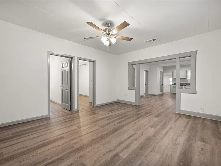 2207 Prairie Ave — Photo 18