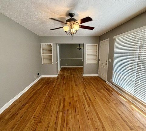 3rd image of 713 Turner Rd