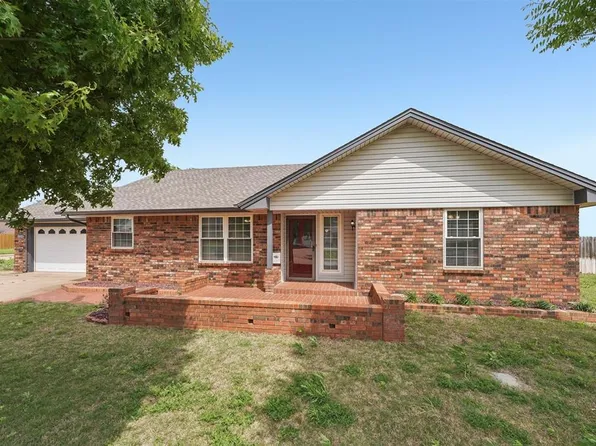 1609 Harvey Brown Dr #9, Kingfisher, OK 73750