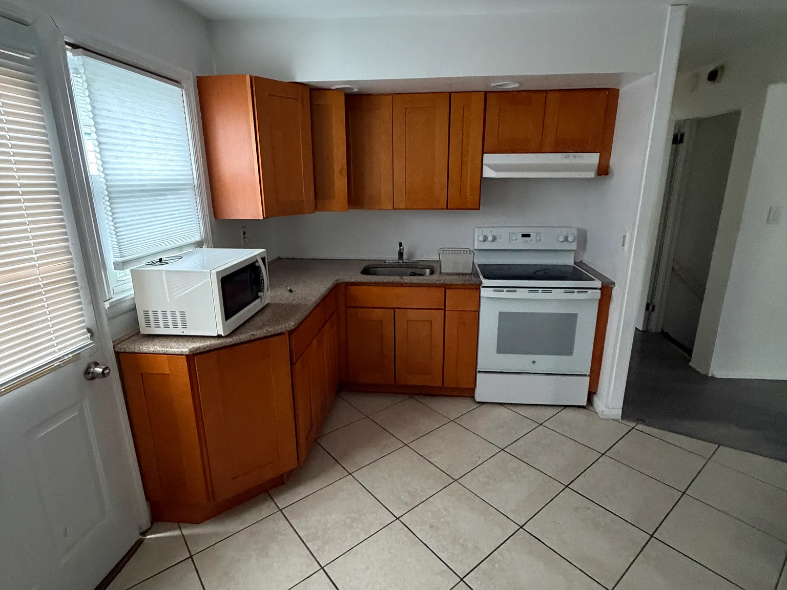 4 bed, 1416 sqft, $5,000 — Photo 3