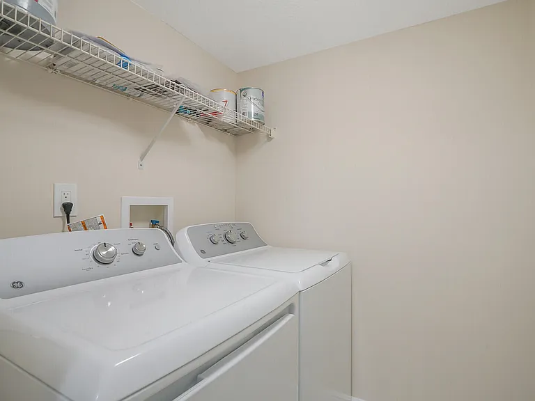 611 Villa Cir — Photo 18