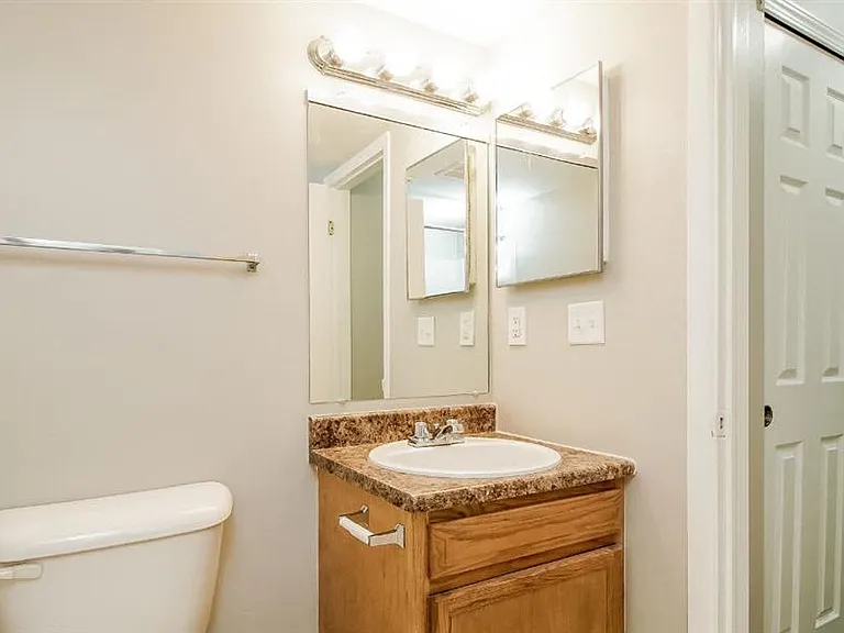 Residences at Grand Blanc Apartments - Grand Blanc, MI — Photo 26