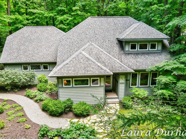 1243 Hemlock Dr, South Haven, MI 49090
