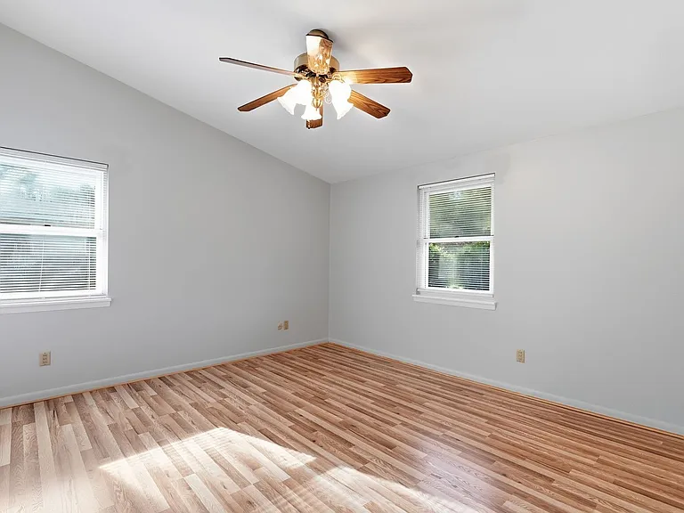 520 Windsor Rd — Photo 25