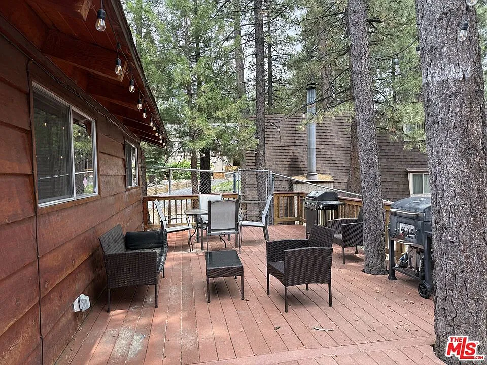 3 bed, 1.0 bath, 1083 sqft, $2,195 — Photo 4