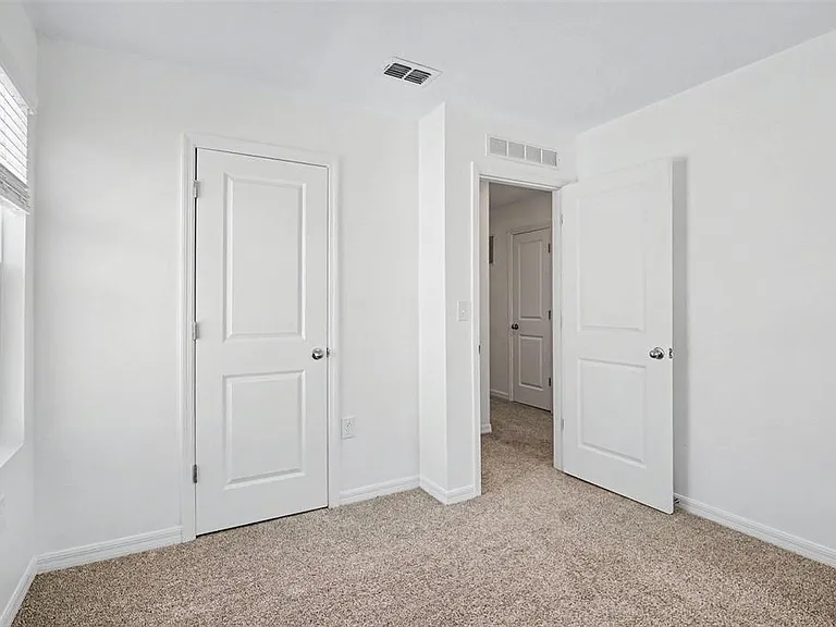 868 Grandin St — Photo 14