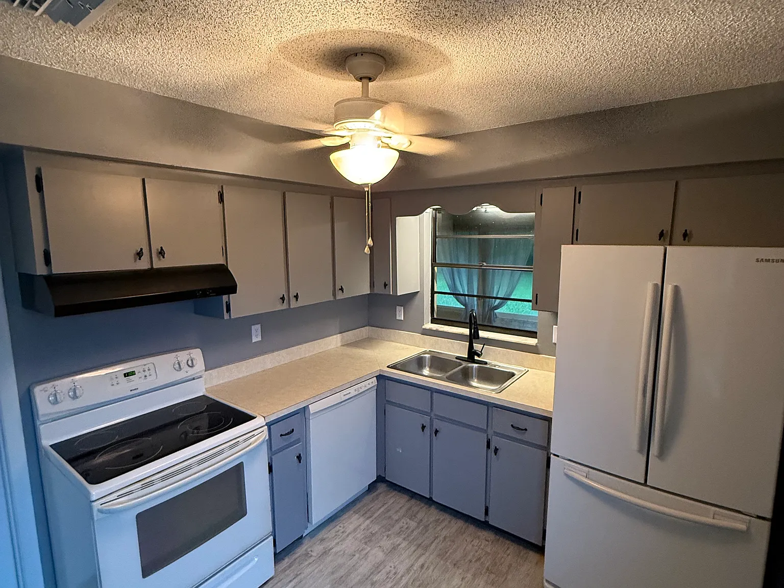2 bed, 960 sqft, $1,600 — Photo 3
