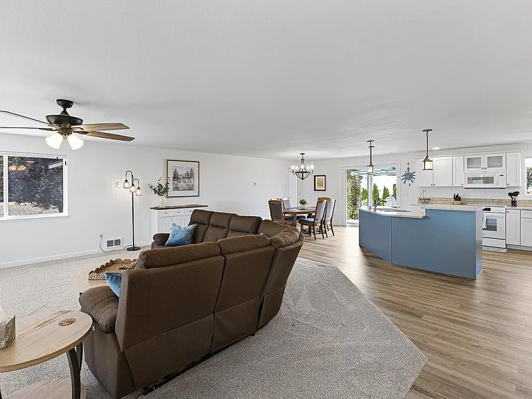 15185 Yotie Ct — Photo 4