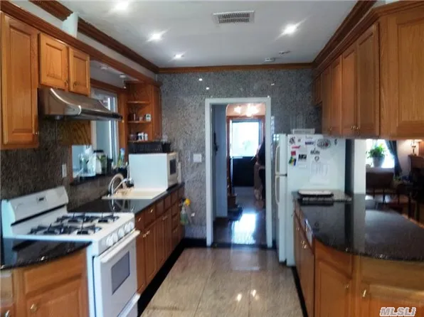 64-15 Cromwell Crescent image 1 of 19