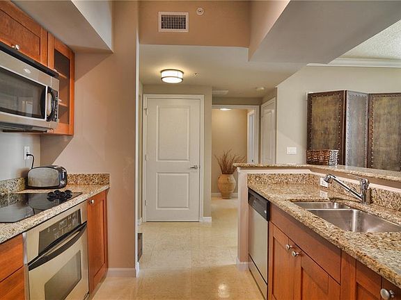 4th image of 215 NW Flagler Ave APT 206