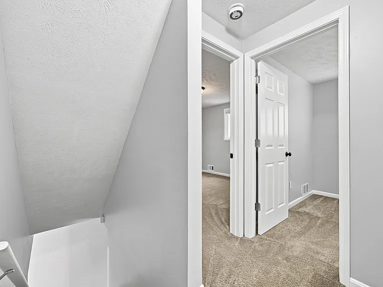 56 Pointview Rd — Photo 17