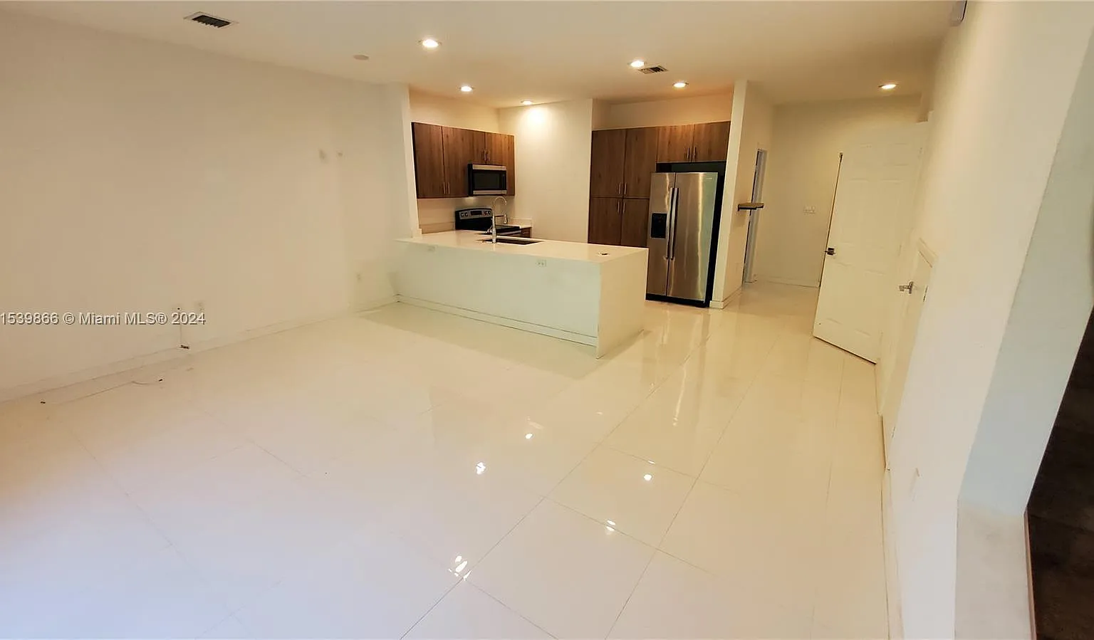 3 bed, 2.5 bath, $3,200 — Photo 1