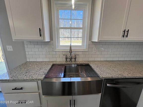 5th image of 227 Mountain Rd