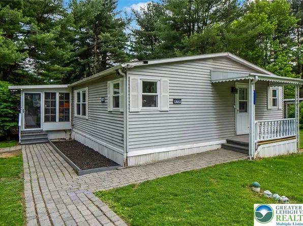 8736 Evergreen Cir, Breinigsville, PA 18031