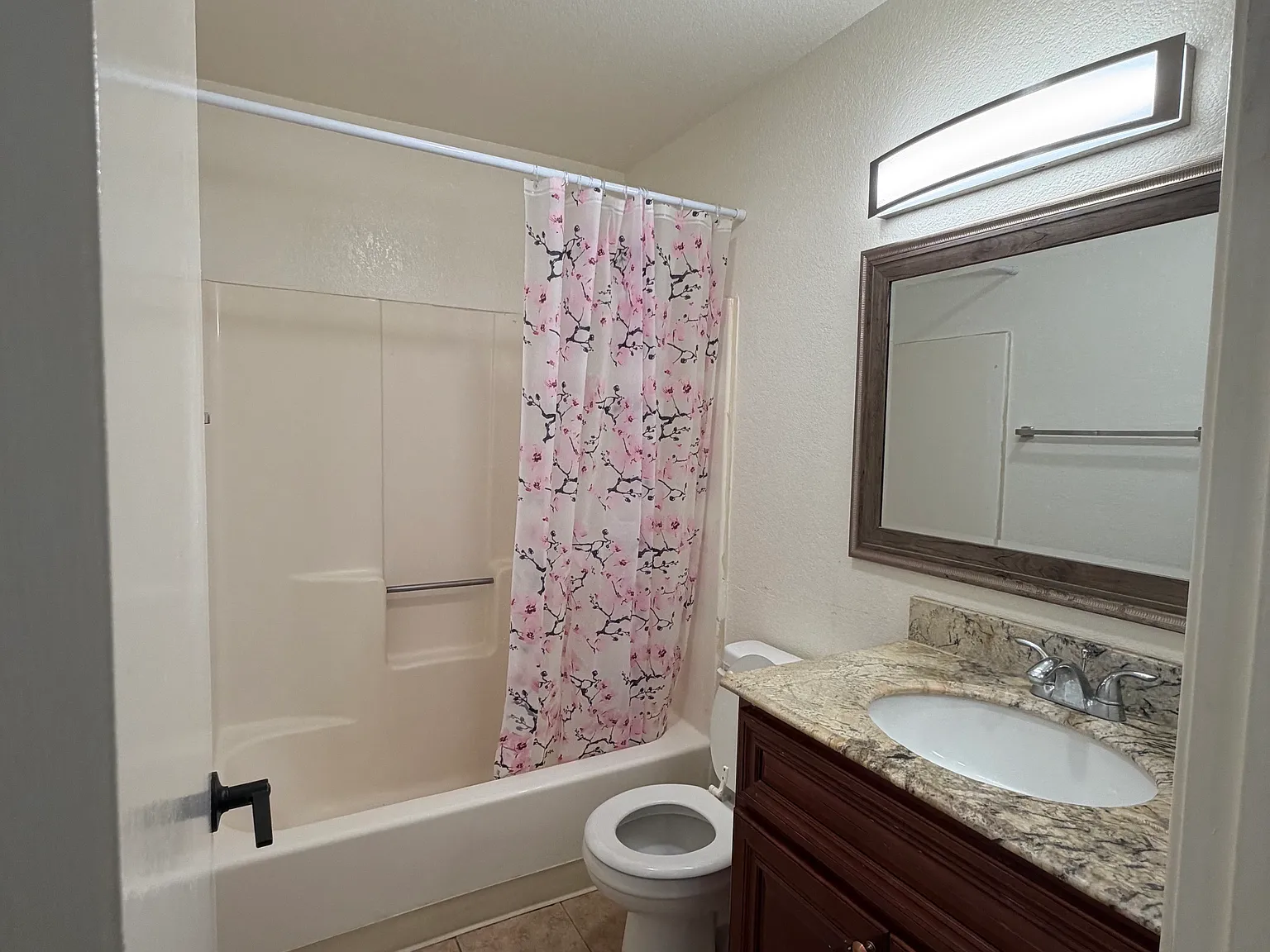 1 bed, 1.5 bath, 800 sqft, $2,100 — Photo 3