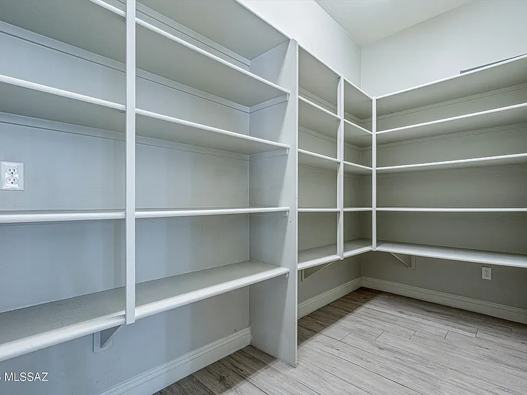 2447 N Wychwood Ct — Photo 14