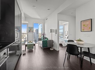 238 Simcoe St #1402, Toronto, ON M5T0E2