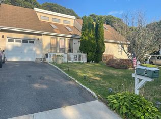 4 Golden Gate Lane, Shirley, NY 11967