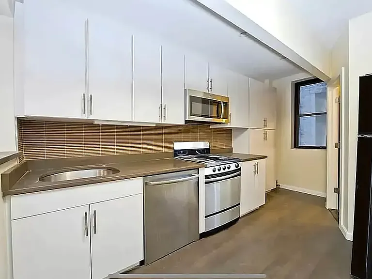 106 Greenwich St #4 — Photo 2