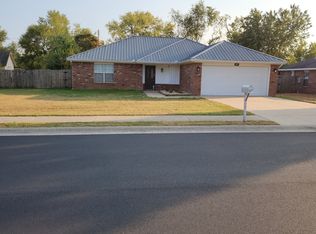 521 Cass Rd, Centerton, AR 72719