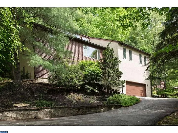200 Gypsy Ln photo 1