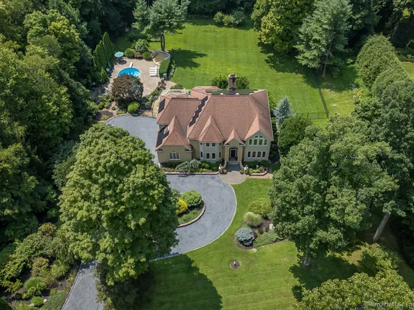 10 Edna Court, Brookfield, CT 06804