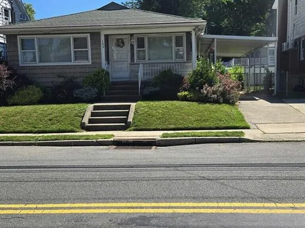 153 Giffords Ln, Staten Island, NY 10308