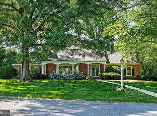 7 Meadowbrook Ln, Elizabethtown, PA