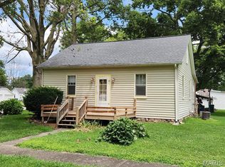 711 Dora St, Beckemeyer, IL 62219