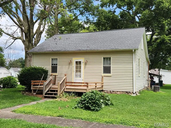 711 Dora St, Beckemeyer, IL 62219