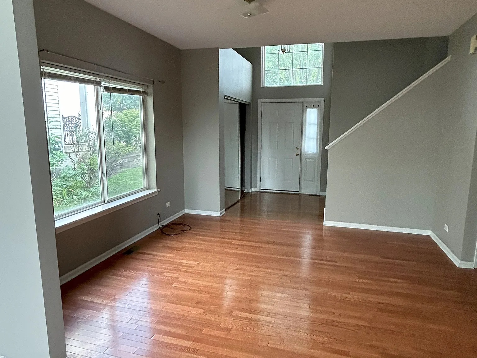3 bed, 3.5 bath, 1996 sqft, $3,100 — Photo 3