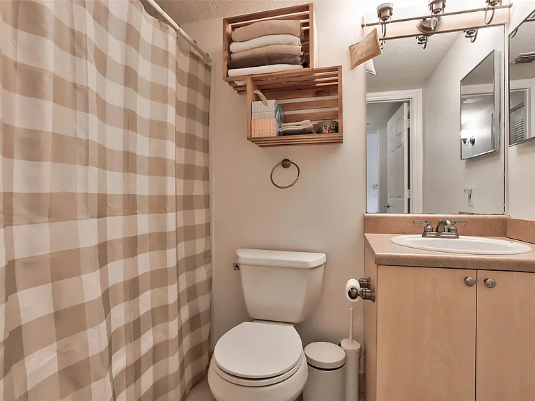 322 Villa Cir #322 — Photo 7