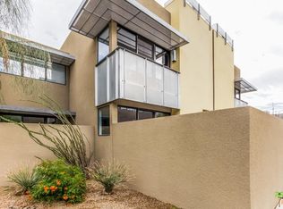 725 E Arenas Rd, Palm Springs, CA 92262