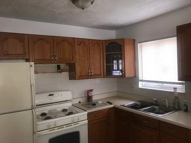 22030 Cushing Ave — Photo 3