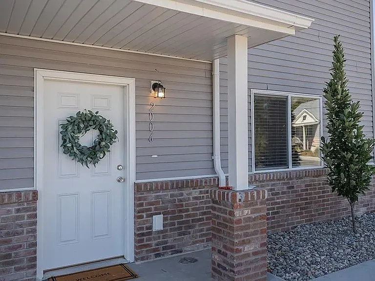 2015 Lawrence Ln #2006 — Photo 2