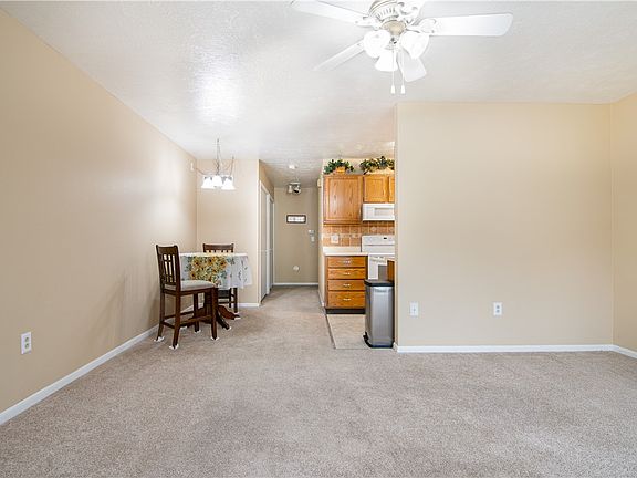 2nd image of 403 Evergreen Ct