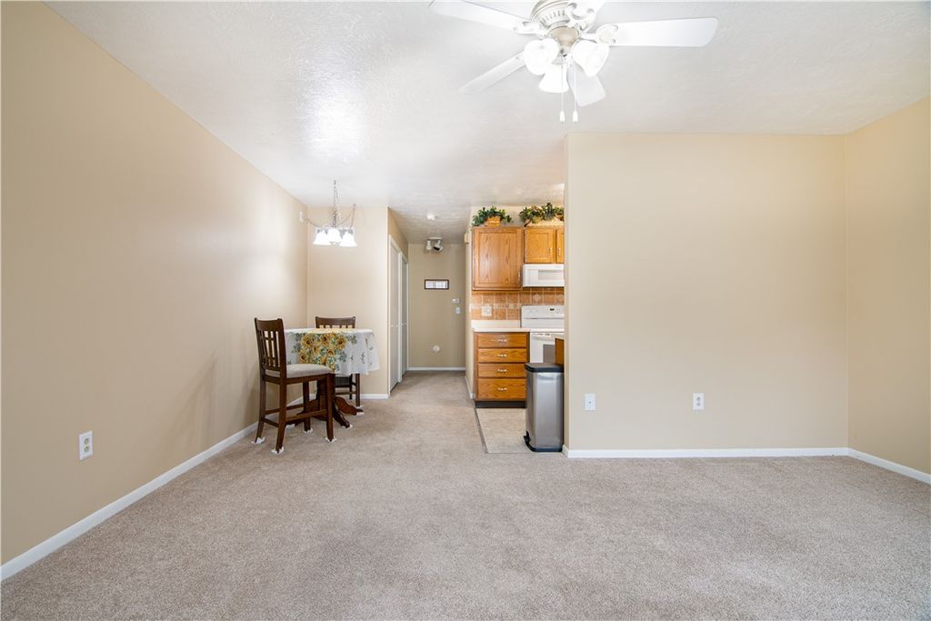 Apartment in Saxonburg, Butler County - View 2