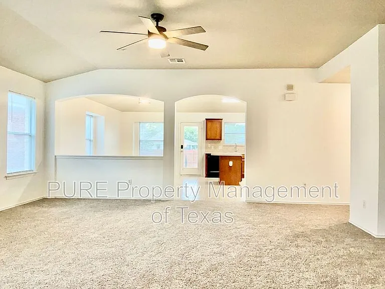 3232 Clinton Pl — Photo 4