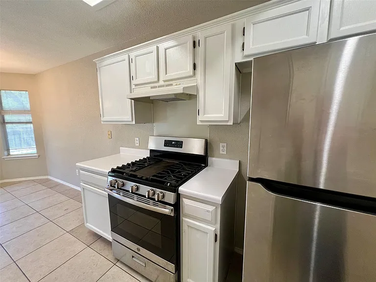 1156 Tetbury Ln — Photo 8