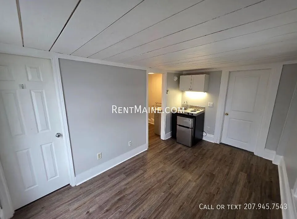 Studio, $850 — Photo 2
