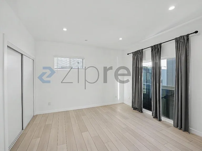 246 N Dillon St #1/2 — Photo 11