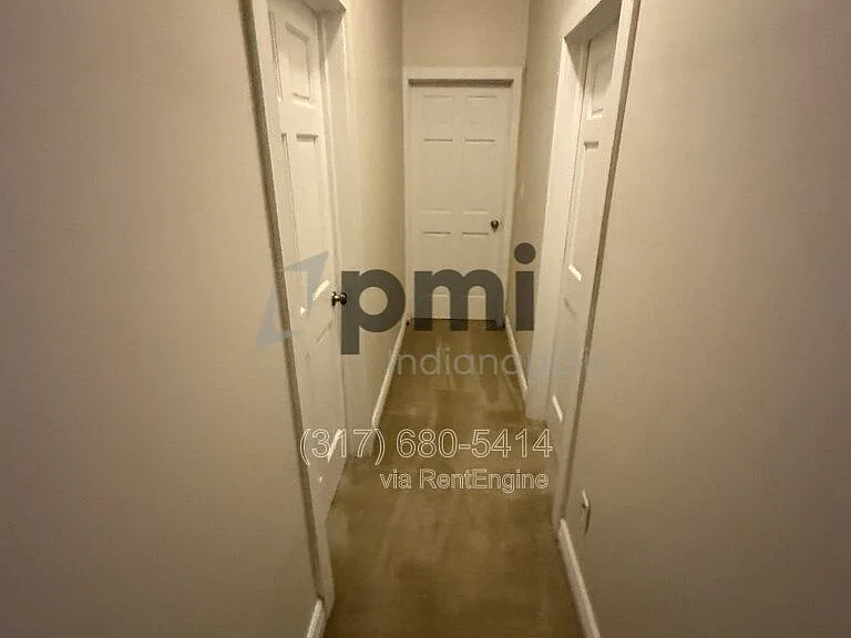 233 N East St — Photo 43