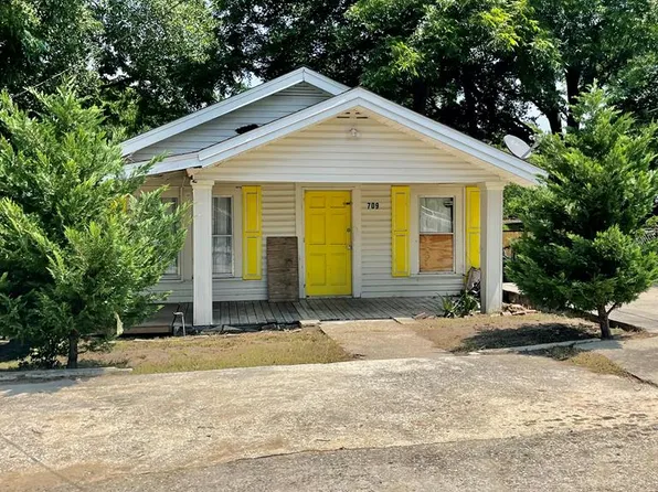 709 Cleveland St, Douglas, GA 31533