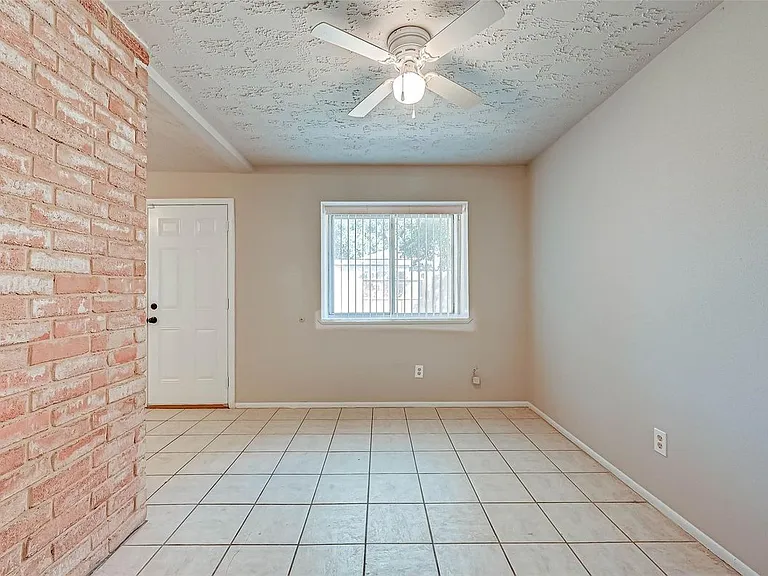 24130 Silversmith Ln — Photo 5