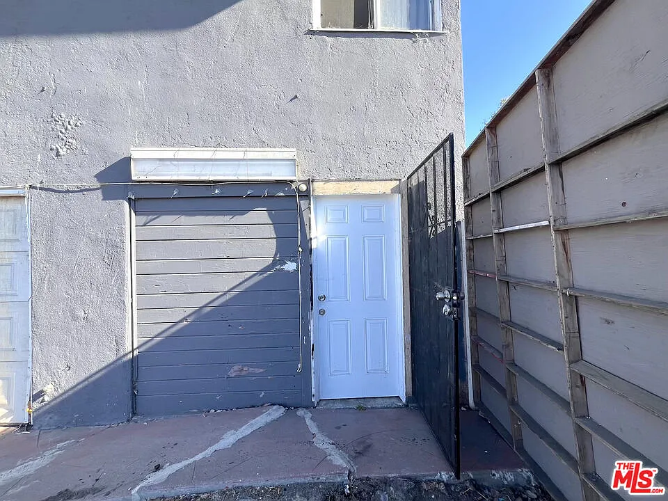 Studio, 1.0 bath, 350 sqft, $1,000 — Photo 2