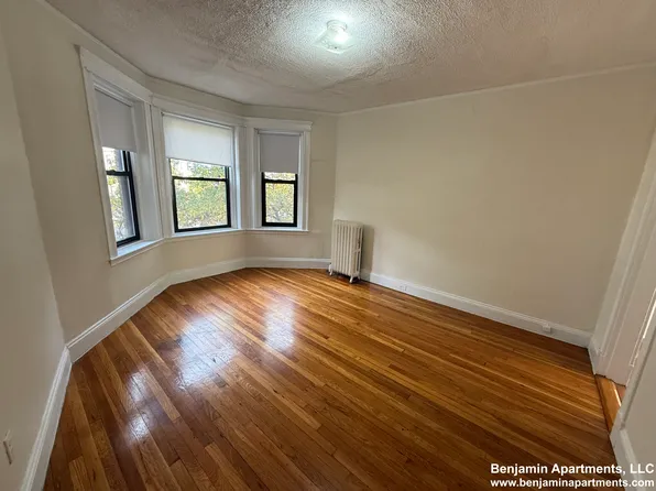 1140 Commonwealth Ave APT 28, Allston, MA 02134