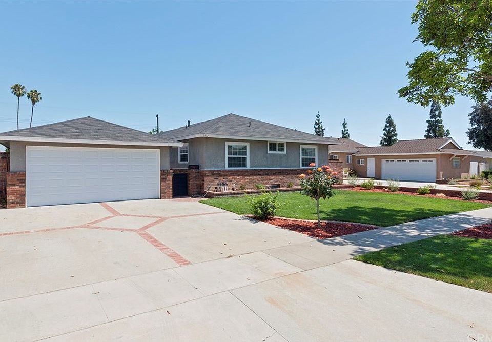 1st image of 2512 Clarke Ave