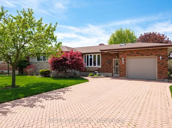 6 Harcove St, Saint Catharines, ON L2N 1W8