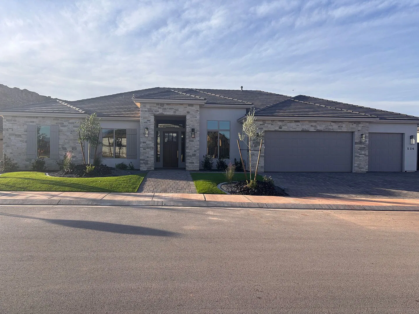 Gorgeous single story in Finley Farms within walking distance to Crimson High School — Photo 2