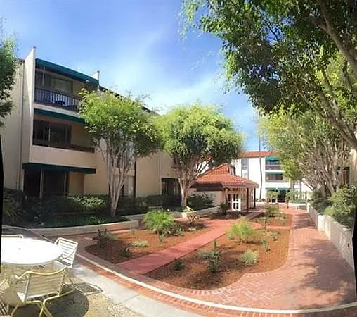 6455 La Jolla Blvd — Photo 3